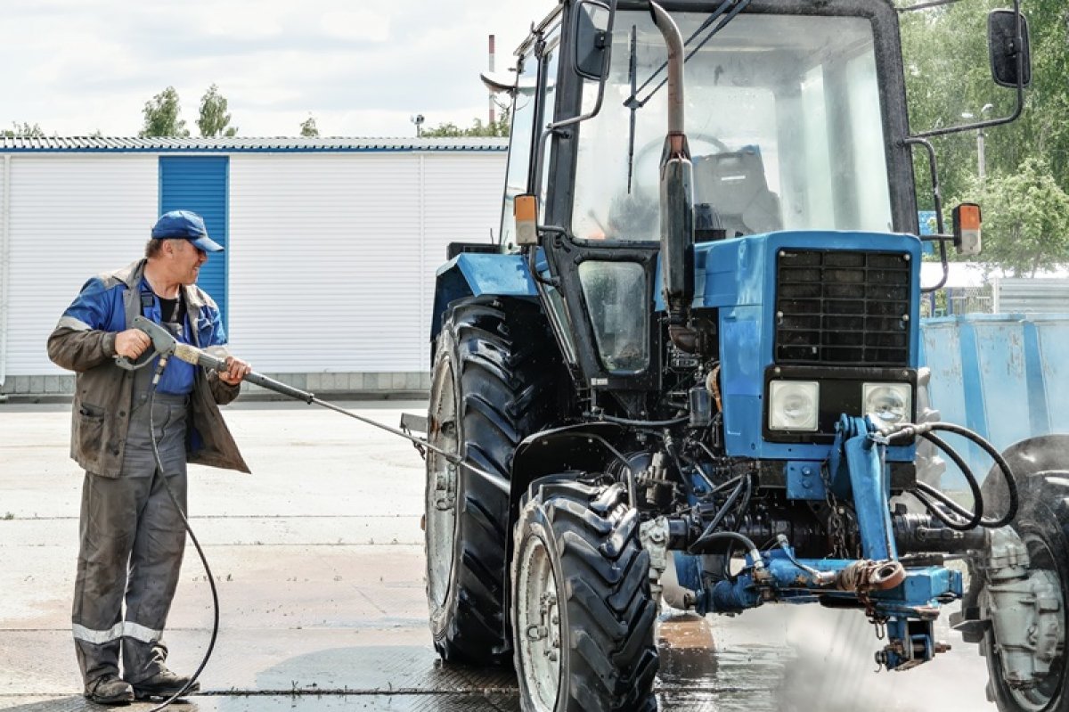 CosmétiCar, eco-friendly washing of agricultural machinery