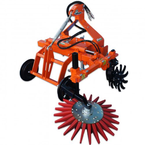 Cultivating tool carrier arm leveling inter-row for vineyards Bio Dynamic