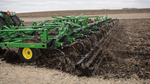 John Deere Introduces Robust 2430 Chisel Plow & 2430C Nutrient Applicator