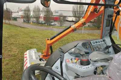 Valtra proposes the cabins municipality and municipality + on the tractors of the N Series in version HiTech