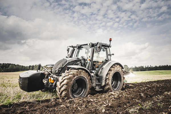 Valtra’s success continues: Number one sold tractor also in Iceland